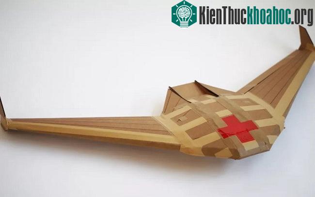 Drone (máy bay không người lái) bằng giấy
