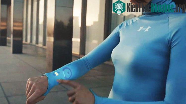 Màn hình OLED được hình thành trên vật liệu này thông qua một quá trình lắng đọng nhiệt.