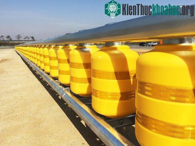 Rào chắn đường do các kỹ sư Hàn Quốc nghĩ ra.