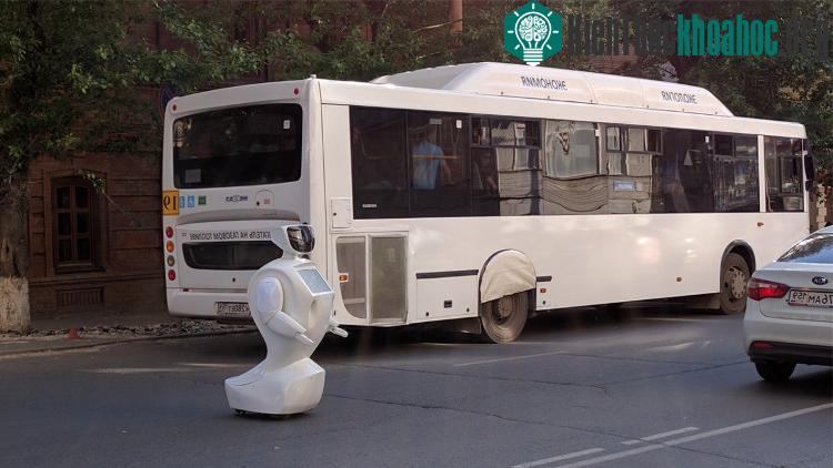 Promobot IR77 từng gây chú ý lớn vào hôm 16/6 khi trốn thoát thành công nhưng bị hết pin sau 45 phút.
