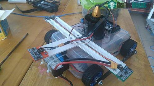Sản phẩm robot lau kính thông minh.