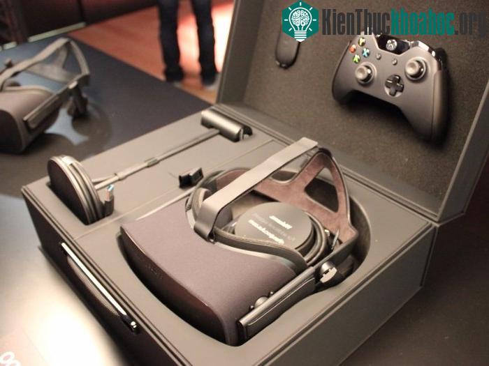 Để có thể phục vụ việc chơi game thực tế ảo, ngoài việc bạn bỏ ra 600 USD mua kính Oculus Rift, bạn phải bỏ thêm 1000 USD để mua bộ máy tính tương ứng mới có thể chơi game được.