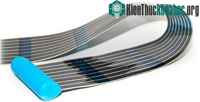 HeLi-on: Pin di động đi kèm tấm pin năng lượng cuộn lại được