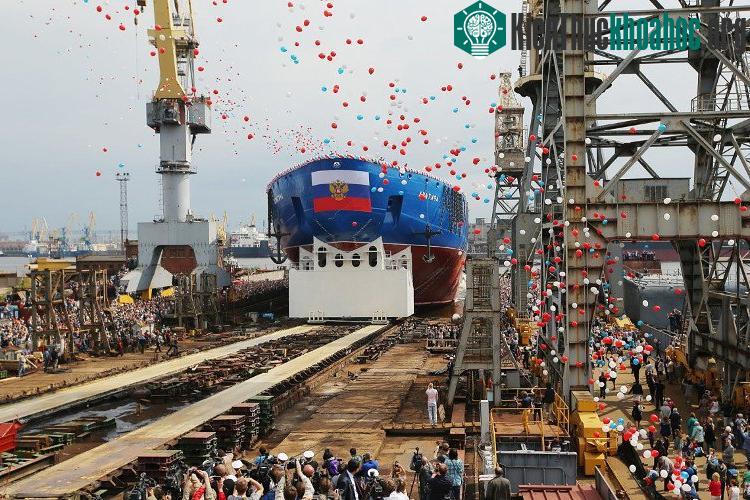 Tàu phá băng lớn nhất của Nga mới được hạ thủy có thể phá những khối băng dày 4m và chìm sâu 4m.