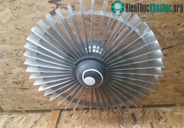 Chiếc quạt trần sử dụng động cơ phản lực giá 3000 USD ảnh 1