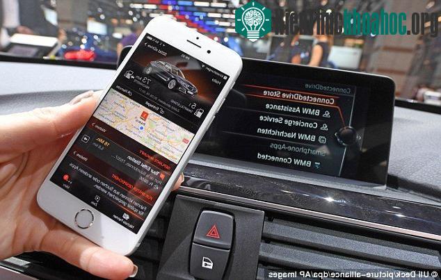 Quá trình này được thực hiện thông qua hệ thống ConnectedDrive sử dụng SIM điện thoại.