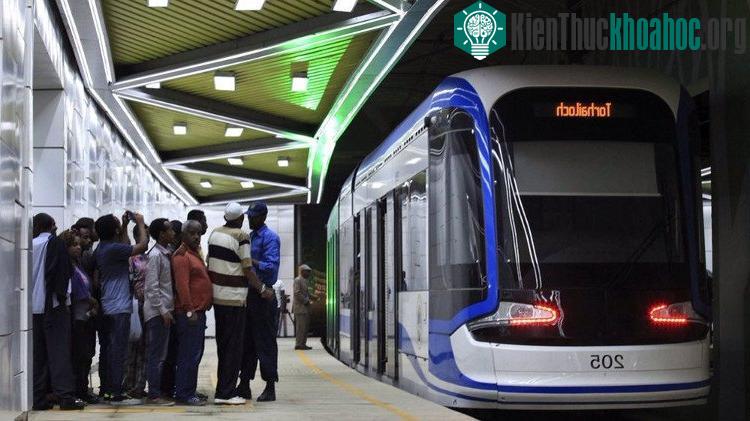 Tàu hỏa cao tốc ở Ethiopia do Trung Quốc đầu tư, xây dựng.