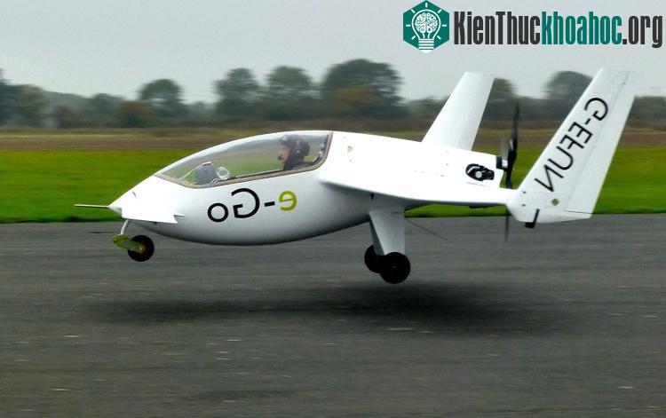 Chiếc máy bay này có thể bay chặng đường hơn 500km với tốc độ khoảng 167km/h trong ba giờ.