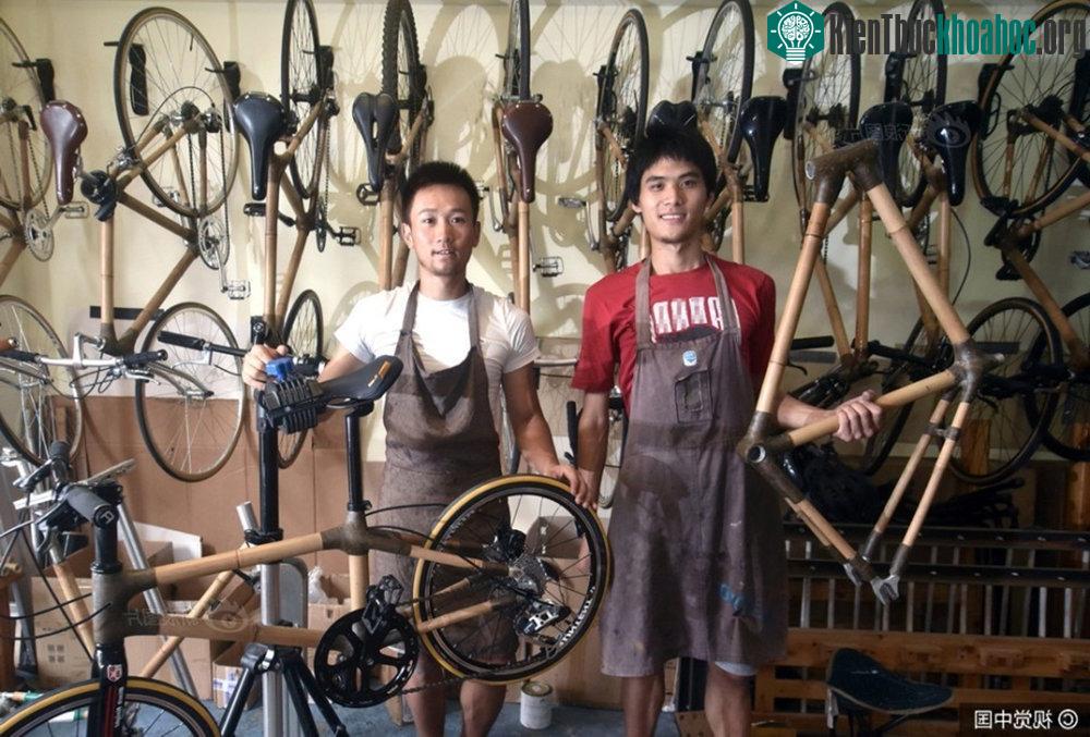 Chủ nhân của chiếc xe này là Abu (phải) và Juke,