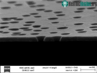 Ví dụ về lỗ có kích cỡ nanomet.