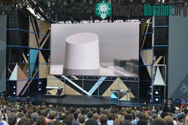 Google Home được thiết kế với tư tưởng phù hợp với nhiều căn phòng, nhiều bộ loa cùng lúc.
