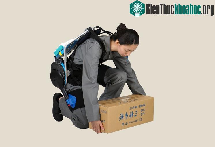 Bộ khung xương robot giúp giảm áp lực tối đa đè lưng lên người dùng.