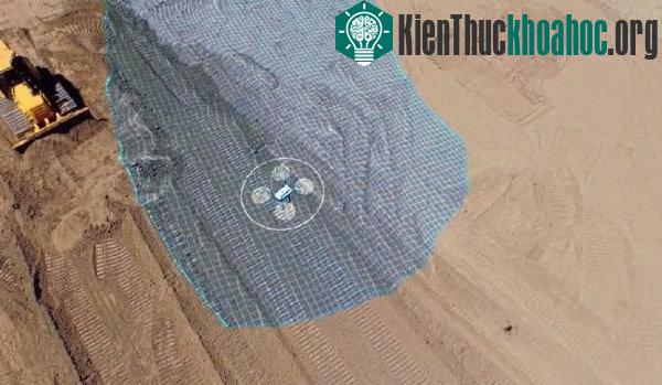 Nhật Bản sử dụng drone để kiểm soát máy ủi tự động.