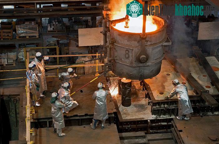 Newport News Shipbuilding vận hành một xưởng đúc thép riêng.