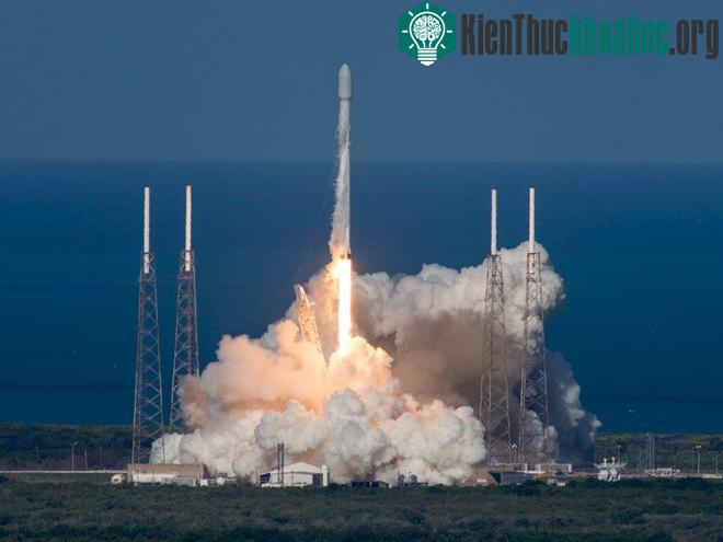 Du lịch không gian: Những công ty như Blue Origin của Jeff Bezos hay SpaceX của Elon Musk sẽ đưa người thường lên không gian vào năm 2050. Tuy nhiên, ...