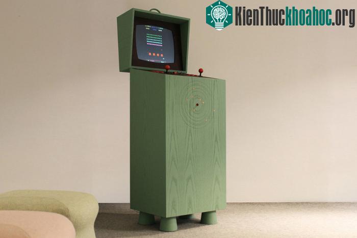 Máy chơi game này được Lấy cảm hứng từ những máy chơi game thùng thời 8-bit.