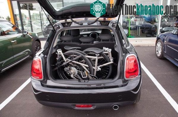 Kích thước gọn nhẹ khiến việc mang theo xe đạp Helix rất dễ dàng.
