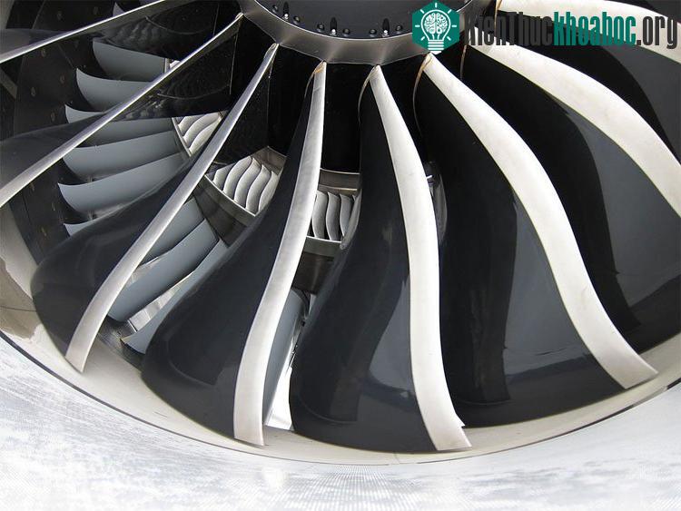 Chiếc quạt trần sử dụng động cơ phản lực giá 3000 USD ảnh 2