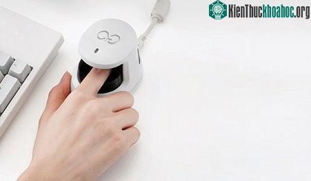 Máy quét tĩnh mạch là một sản phẩm được sản xuất bởi hãng điện tử Hitachi.