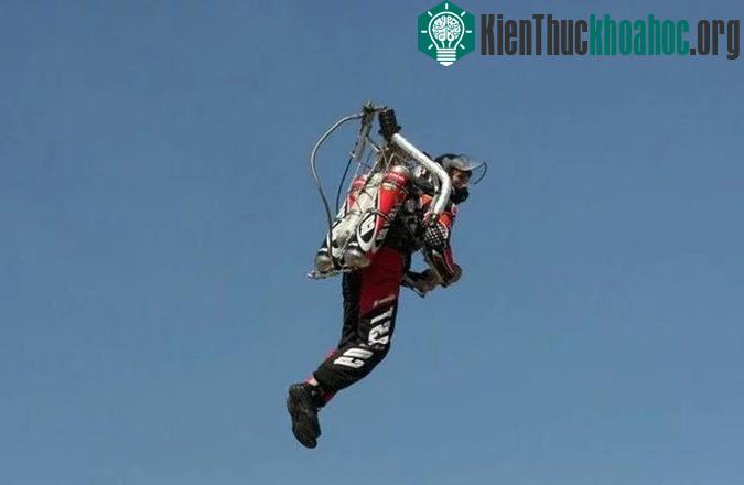 Tương tự Mark I trong Iron Man phần 1, chiếc Jetpack này sử dụng khí nén và chỉ có hướng bay dọc thẳng đứng.