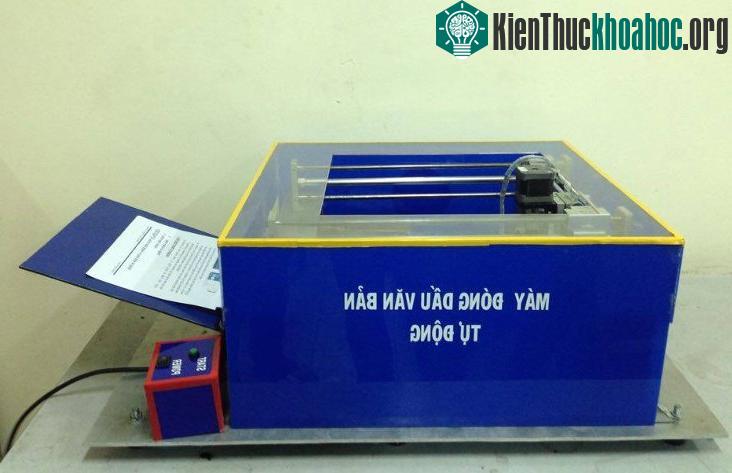 Hình ảnh thực tế của máy đóng dấu văn bản tự động. (Ảnh: Nhóm cung cấp)