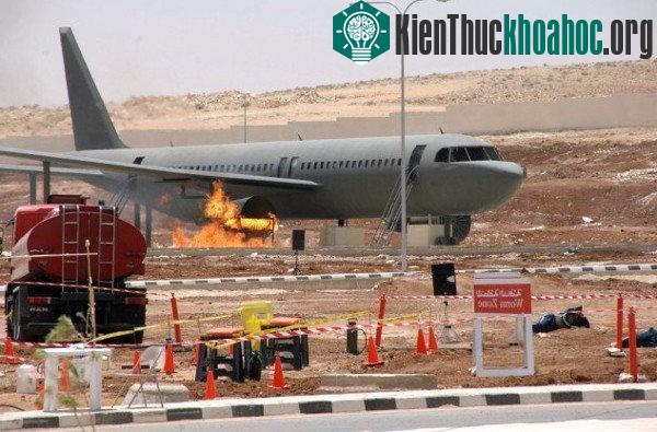 Tại sao hàng không Mỹ cấm mang theo pin dự phòng trong hành lý ký gửi?