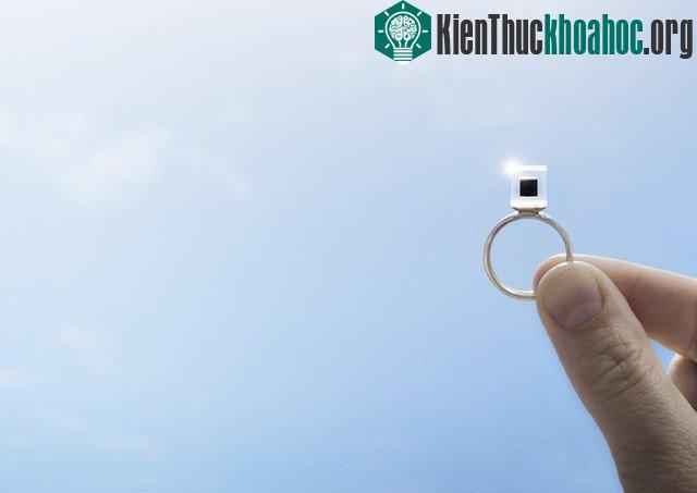 Không chỉ dụng để làm sạch khói bụi, chiếc máy còn được dùng làm đồ trang sức cỡ nhỏ.