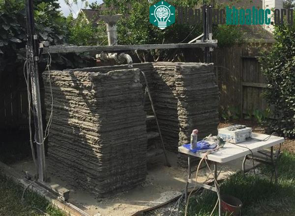 Công trình này được tài trợ một phần bởi công ty kiến trúc ModEco Development LCC.