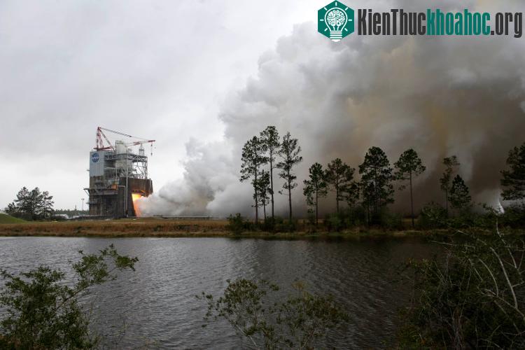 NASA đã thử nghiệm thành công động cơ tên lửa RS-25.