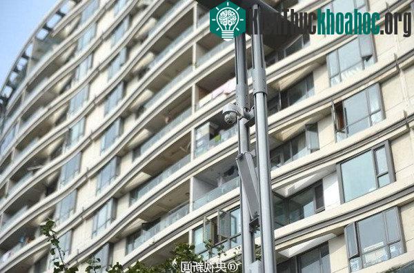Trung Quốc lắp đèn đường phát sóng wifi, sạc điện