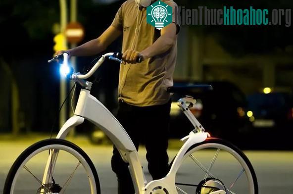 Sản phẩm sẽ được bảo hành miễn phí bởi nhà sản xuất trong vòng 1 năm.