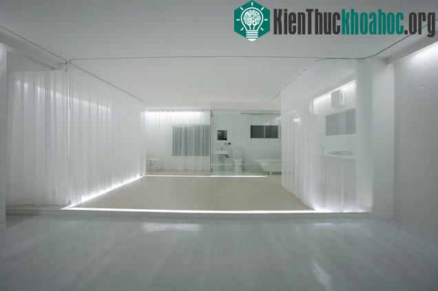 Việc sử dụng giấy gạo làm vách ngăn trong các căn nhà gỗ hiện nay vẫn khá phổ biến trên thế giới. Cách làm này giúp chắn bớt ánh nẳng mặt trời chiếu trực tiếp vào ngôi nhà nhưng vẫn không làm cho c...
