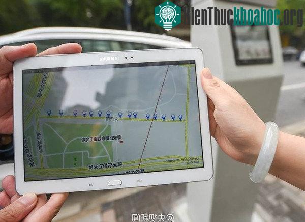 Trung Quốc lắp đèn đường phát sóng wifi, sạc điện