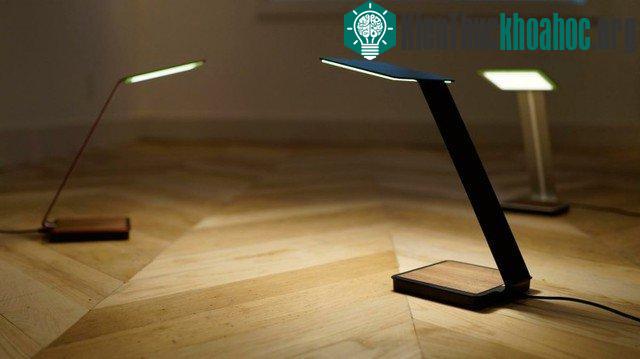 Đèn bàn OLED Aerelight A1 cho khả năng chiếu sáng rất tốt.