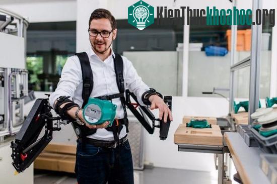Khung xương robot Robo-Mate giúp nâng vật 10 kg chỉ như 1 kg
