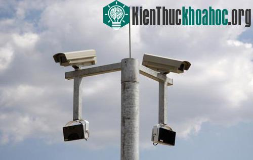 Công nghệ quét đặc điểm mắt có thể giúp camera an ninh hay thiết bị khác nhận dạng một người từ cách xa 12 m. (Ảnh: ShutterStock)