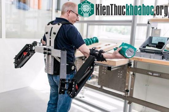 Khung xương robot Robo-Mate giúp nâng vật 10 kg chỉ như 1 kg