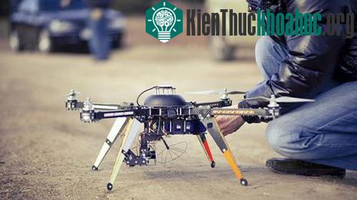 Thiết bị không người lái có thể hỗ trợ quan sát từ trên cao mà không bị phát hiện. (Ảnh: Thinkstock)