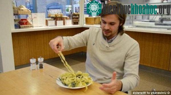 Phát hiện trạng thái vật chất mới “kính topo” nhờ mỳ pasta