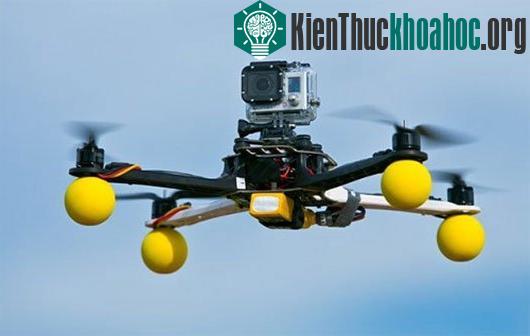 Máy bay không người lái trang bị camera