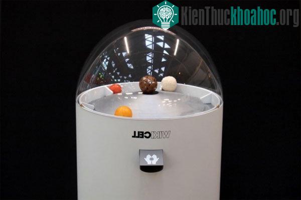 Chiếc máy bán hàng với thực phẩm có lớp vỏ bọc công nghệ cao.&nbsp;