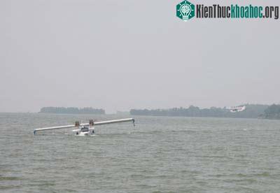 Thủy phi cơ VNS-41 bay kiểm tra tại hồ Trị An ảnh 0