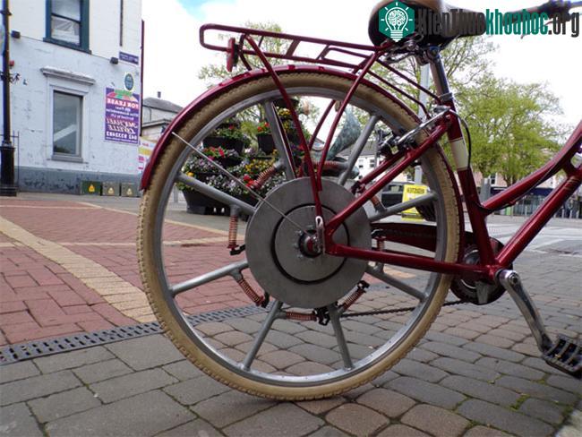 Bánh xe SuperWheel giúp người lái đạp xe hiệu quả hơn.