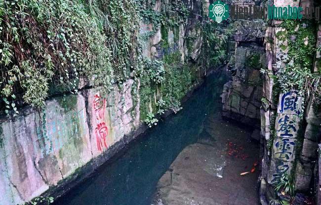 Trung Quốc có 1 ngôi mộ dưới nước bất khả xâm phạm, ngay cả Tần Thủy Hoàng cũng phải "bó tay" trở về ảnh 0