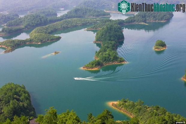 Khám phá "Atlantis Phương Đông": Thành phố cổ nằm sâu dưới lòng hồ với nhiều kiến trúc kì vĩ ảnh 0