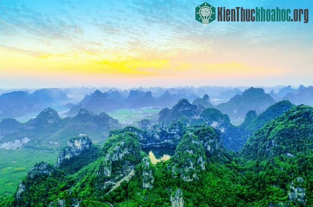 Khám phá "hồ nước trên trời" độc nhất vô nhị được ôm trọn bởi "8 nàng tiên" ảnh 0