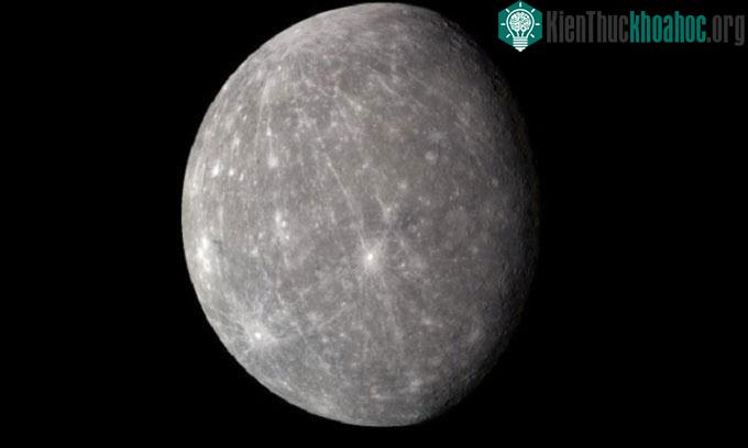 Sao Thủy có nhiều miệng hố trên bề mặt.