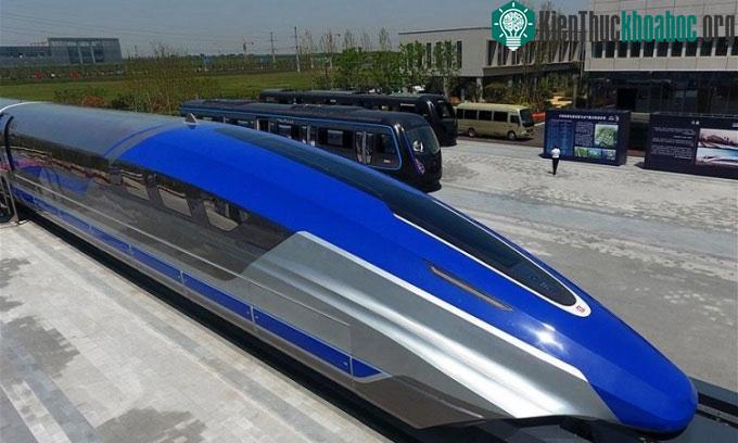 Tàu đệm từ tốc độ hơn 600 km/h đang chạy ở Thanh Đảo.