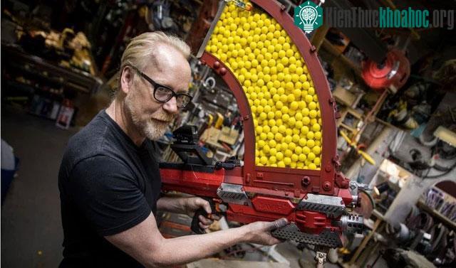 Adam Savage cùng phát minh đỉnh nhất trên kênh YouTube của mình.