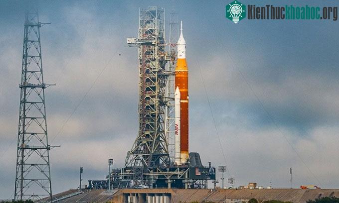 Tên lửa SLS sẵn sàng cho thử nghiệm đổ nhiên liệu.